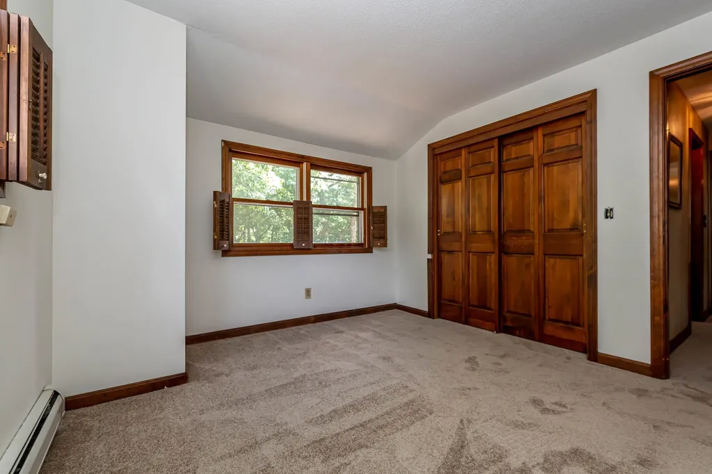 12 Pleasant Drive Londonderry NH 03053