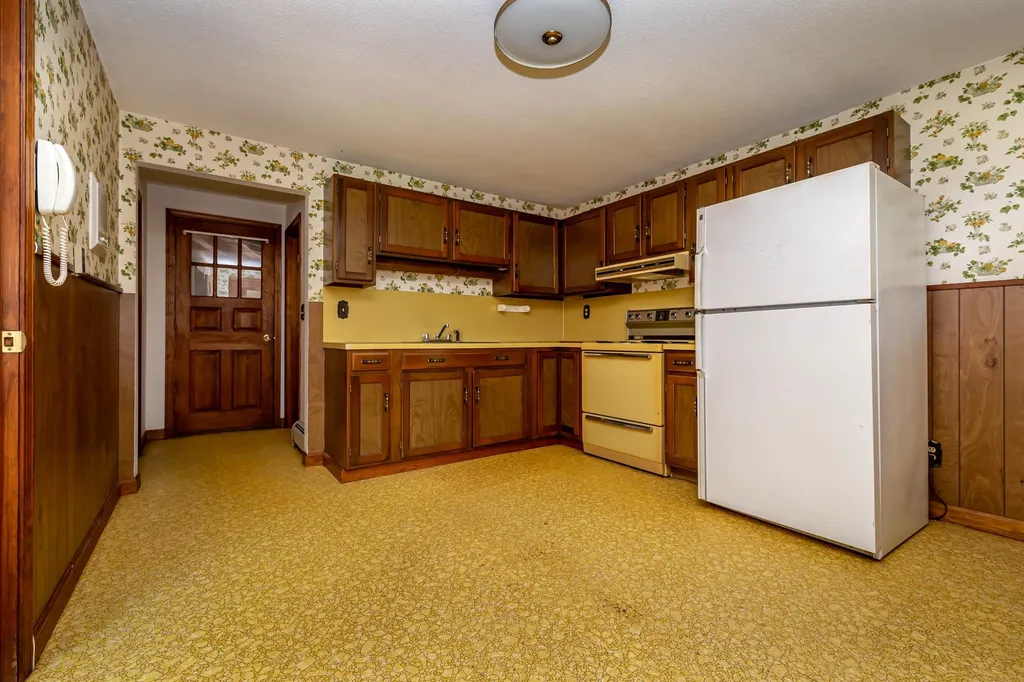 12 Pleasant Drive Londonderry NH 03053