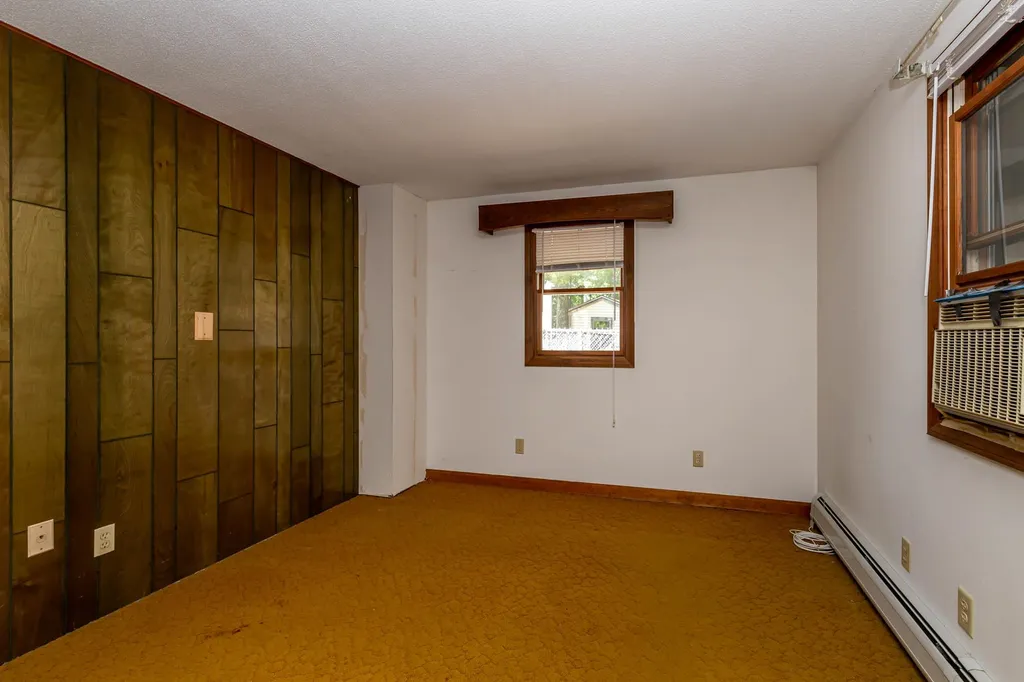 12 Pleasant Drive Londonderry NH 03053