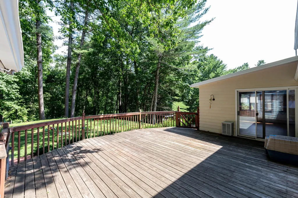 12 Pleasant Drive Londonderry NH 03053