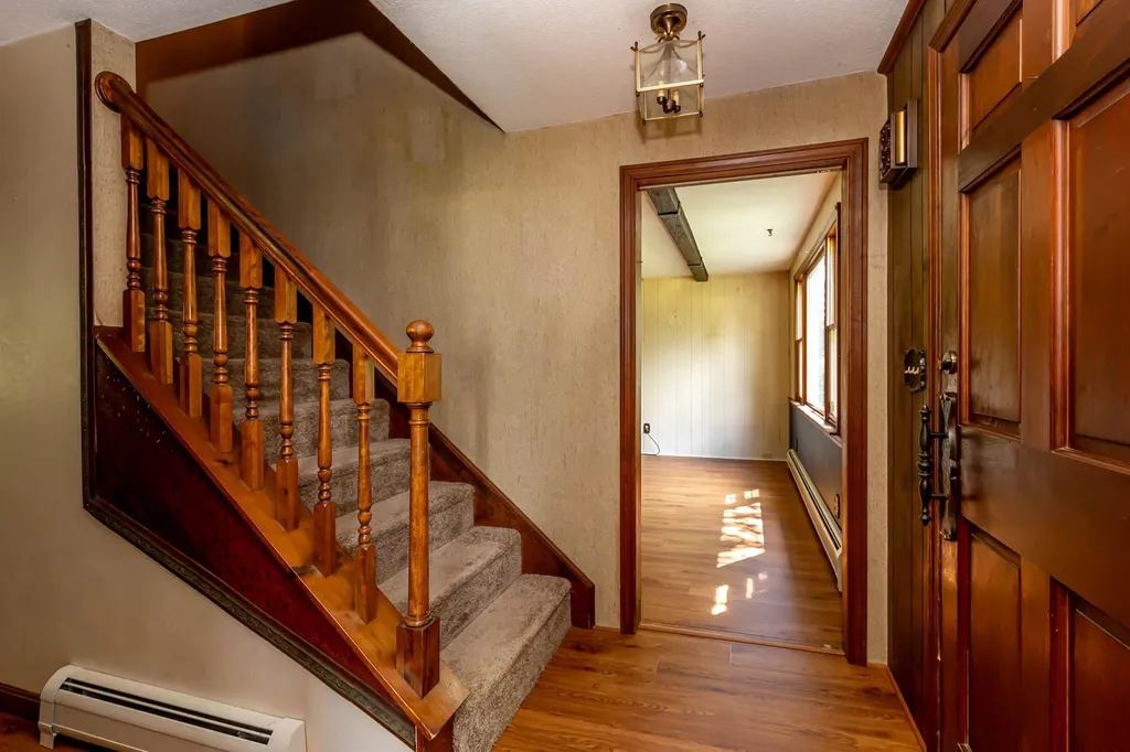 12 Pleasant Drive Londonderry NH 03053