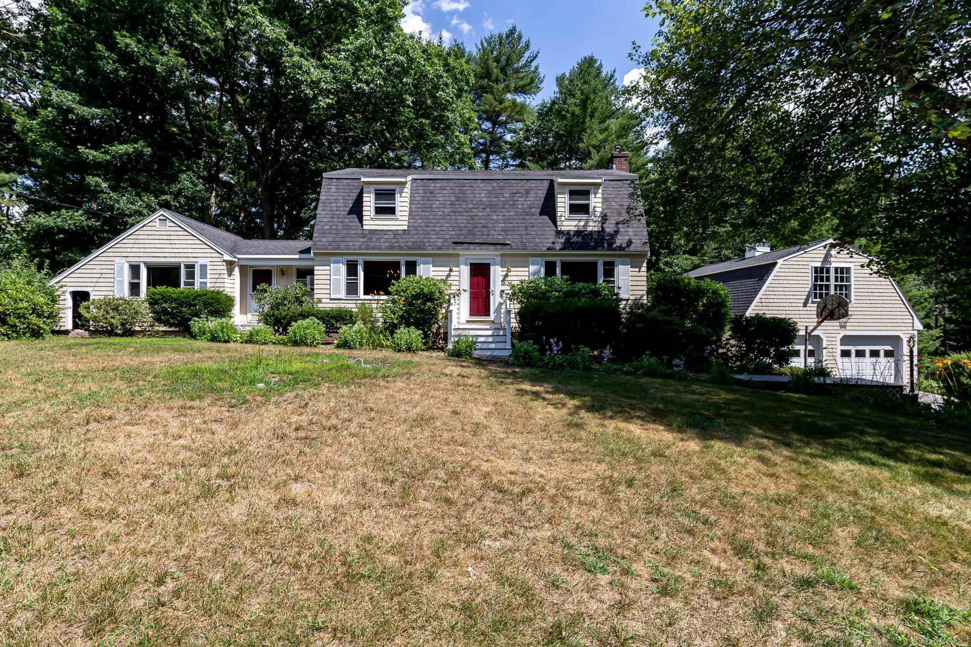 12 Pleasant Drive Londonderry NH 03053