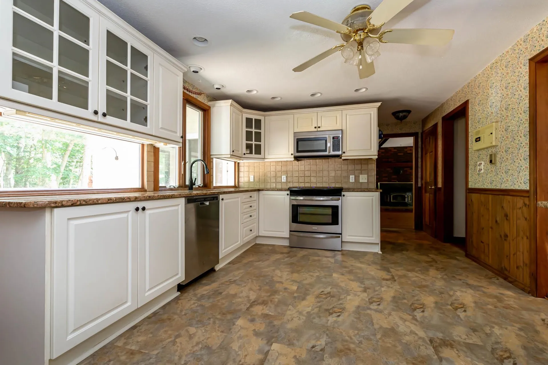 12 Pleasant Drive Londonderry NH 03053
