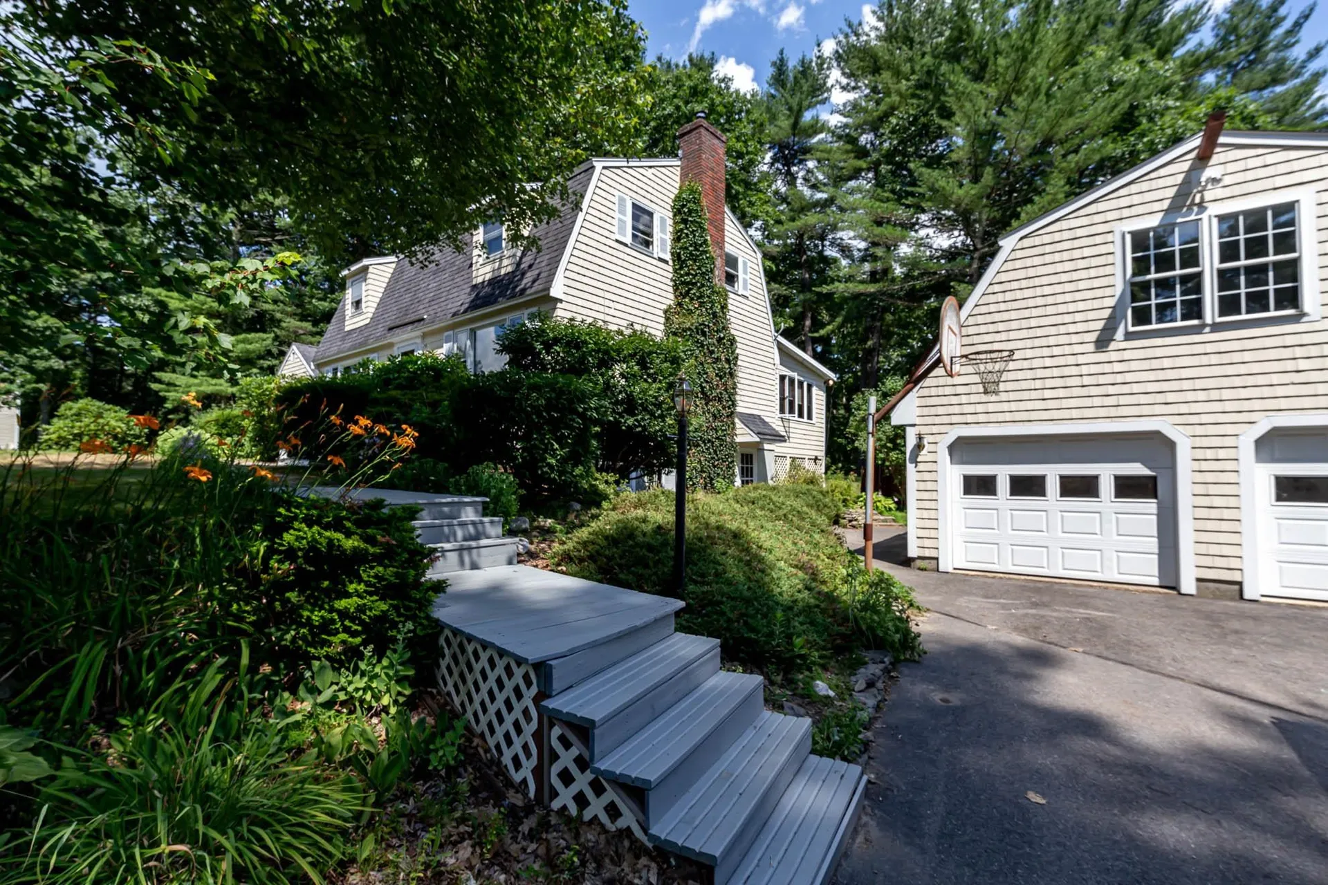 12 Pleasant Drive Londonderry NH 03053