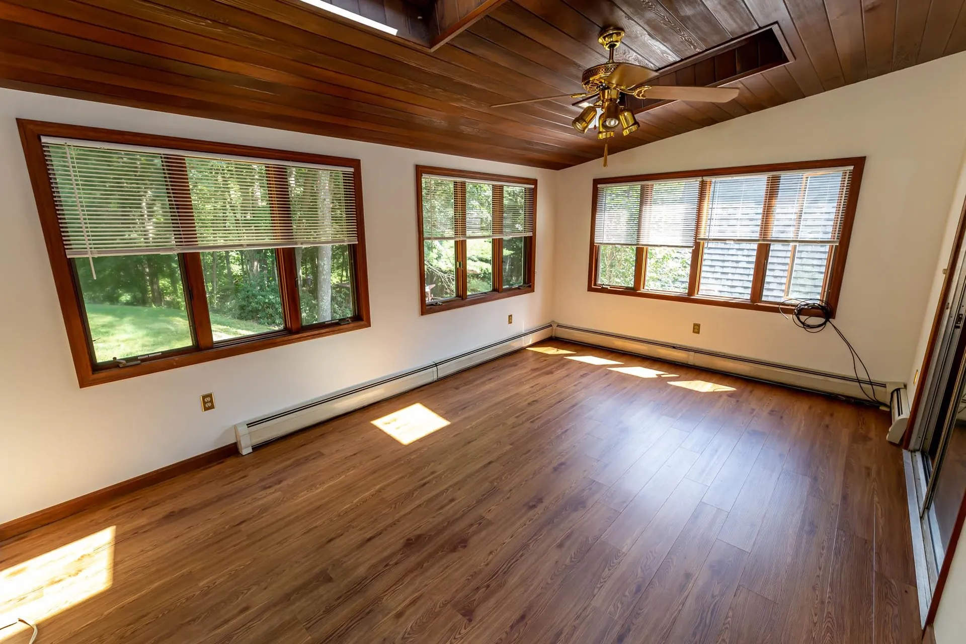 12 Pleasant Drive Londonderry NH 03053