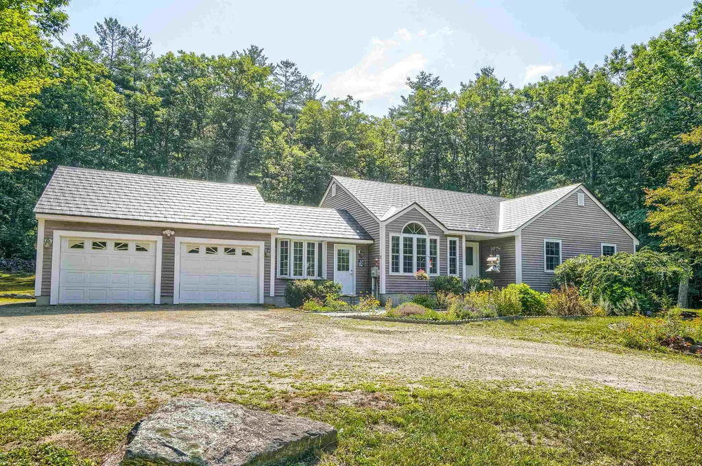 932 River Road Weare NH 03281