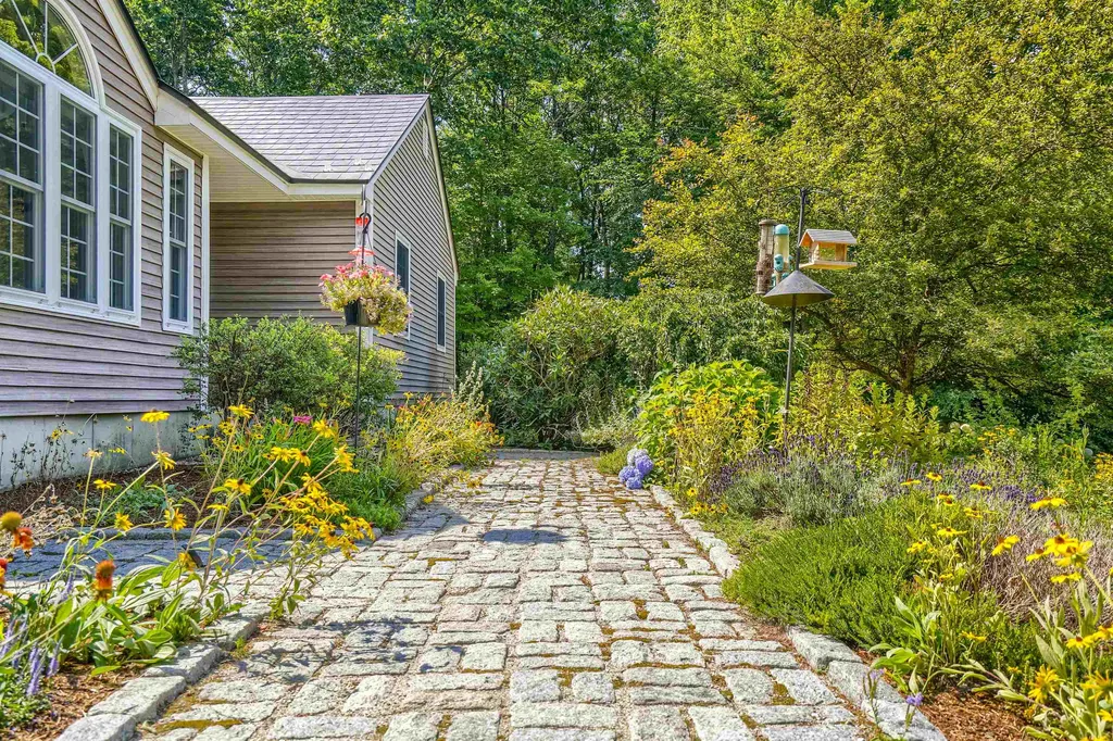 932 River Road Weare NH 03281