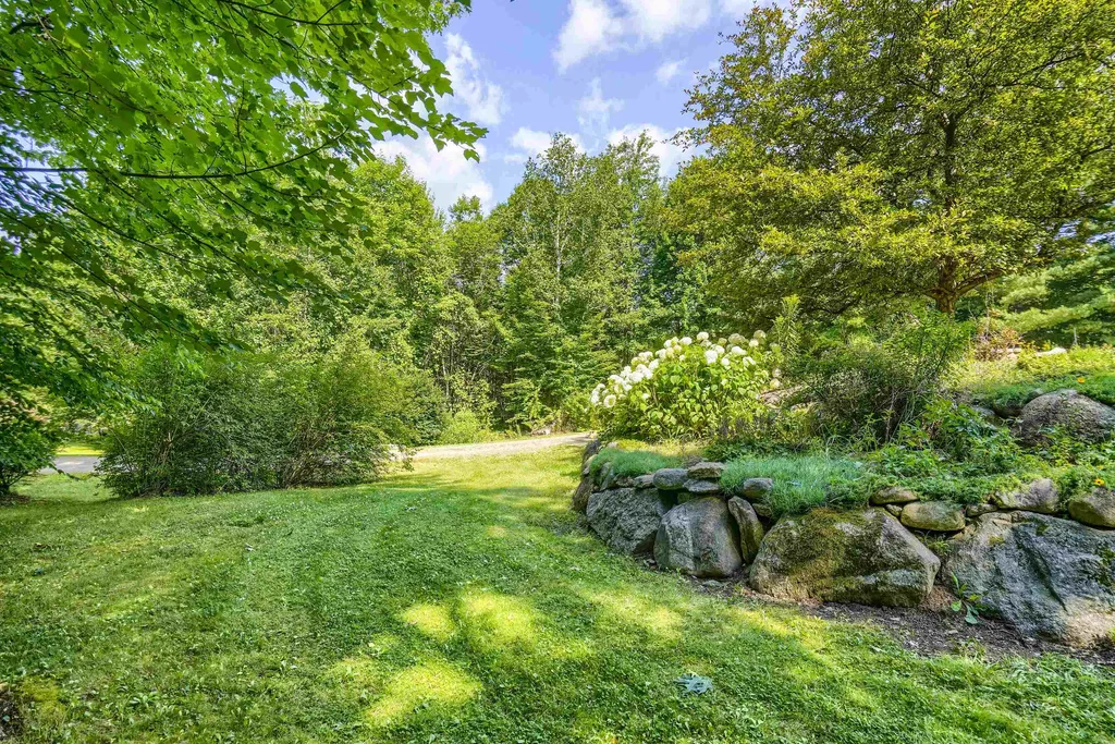 932 River Road Weare NH 03281