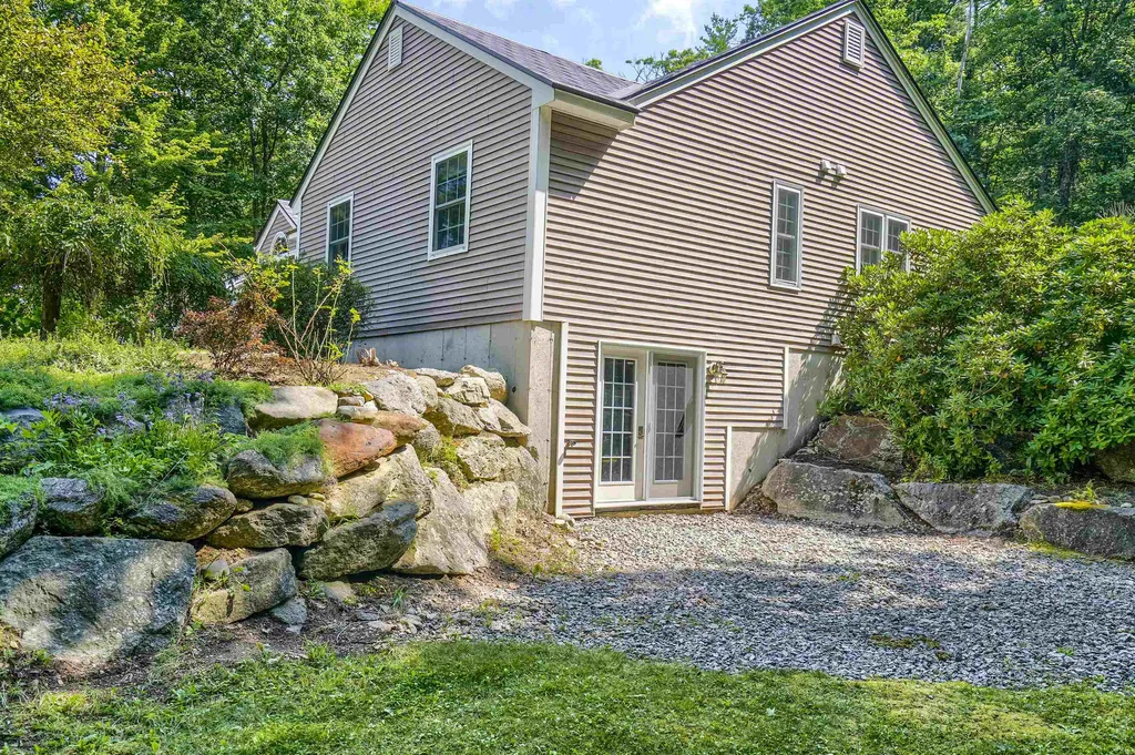 932 River Road Weare NH 03281