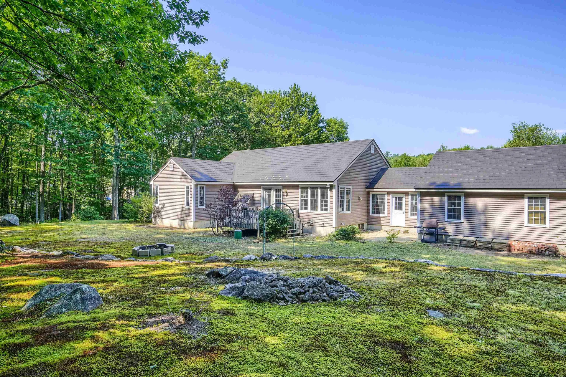 932 River Road Weare NH 03281