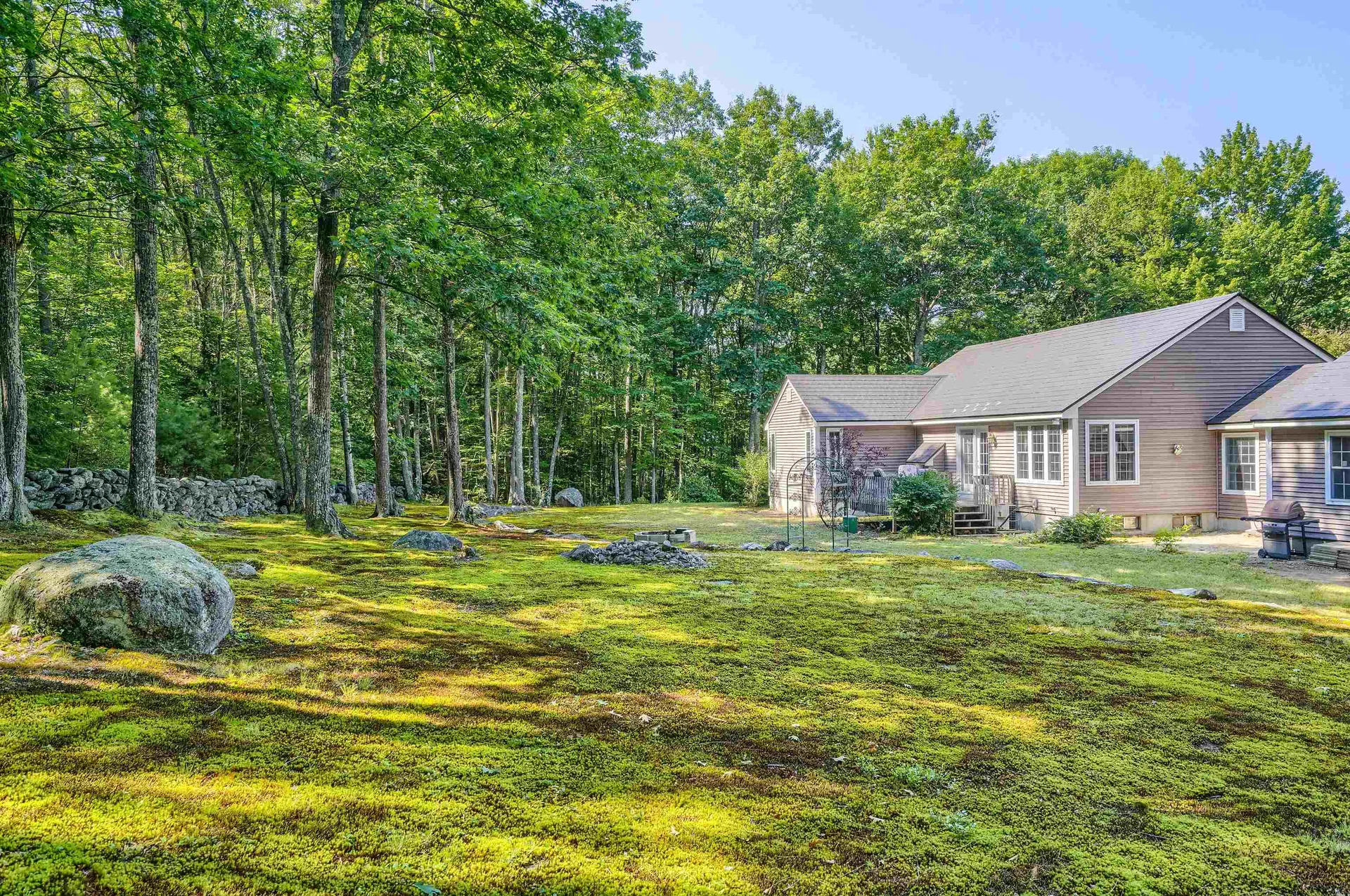 932 River Road Weare NH 03281
