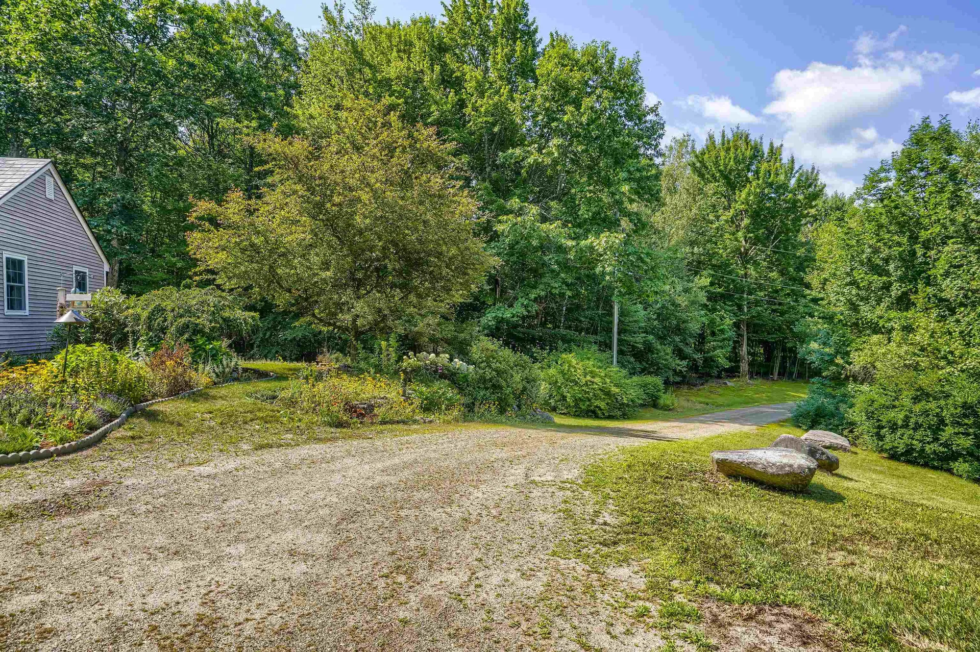 932 River Road Weare NH 03281