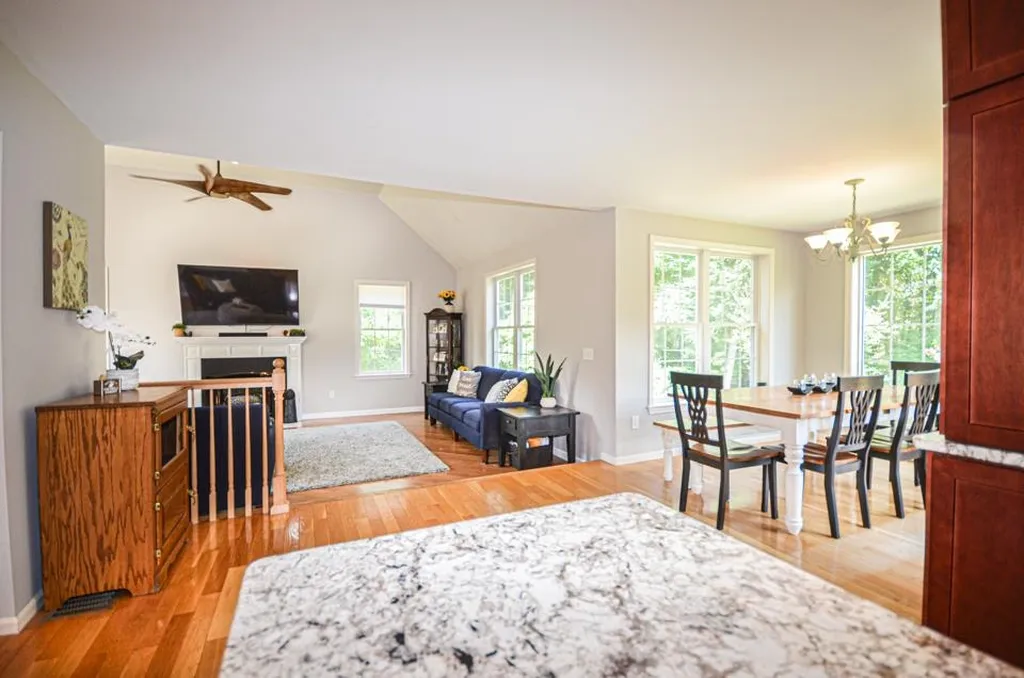 14 Abbey Road Merrimack NH 03054