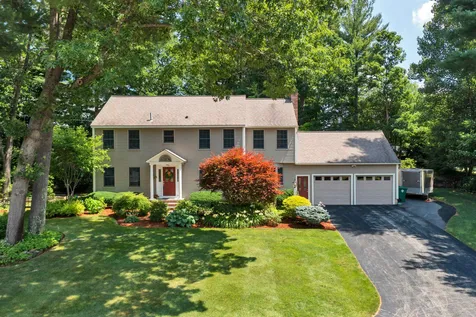 15 Catalina Lane Nashua NH 03064