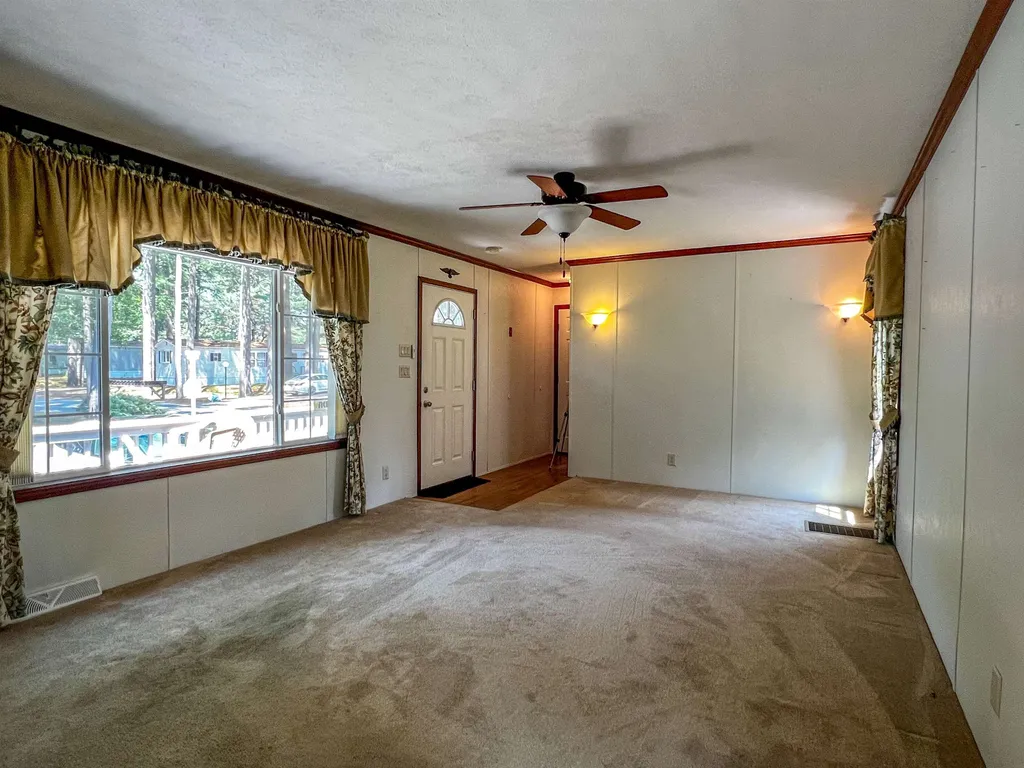 16 Colonial Village Somersworth NH 03878