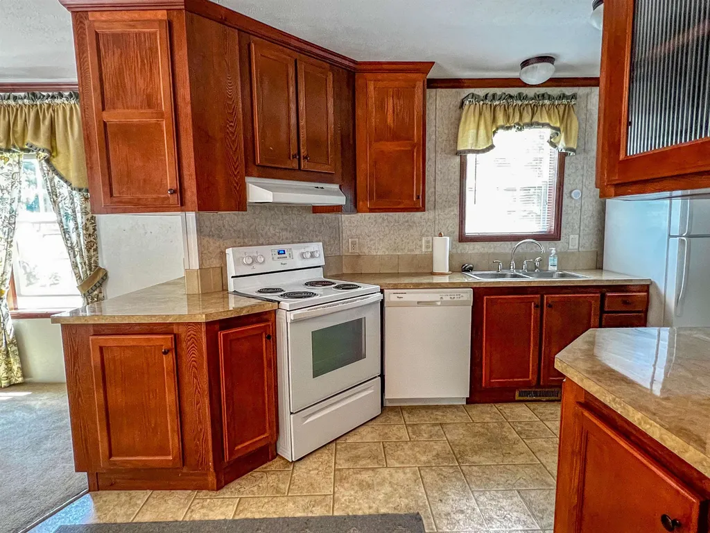 16 Colonial Village Somersworth NH 03878