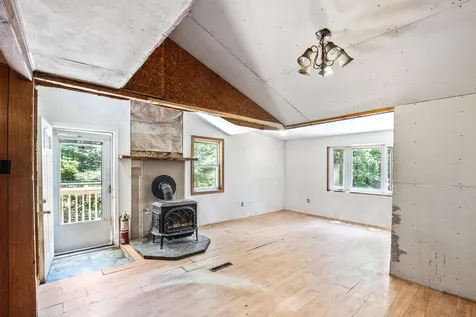 17 Ferndale Road Raymond NH 03077