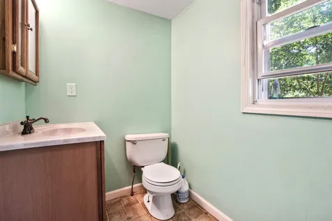 17 Ferndale Road Raymond NH 03077