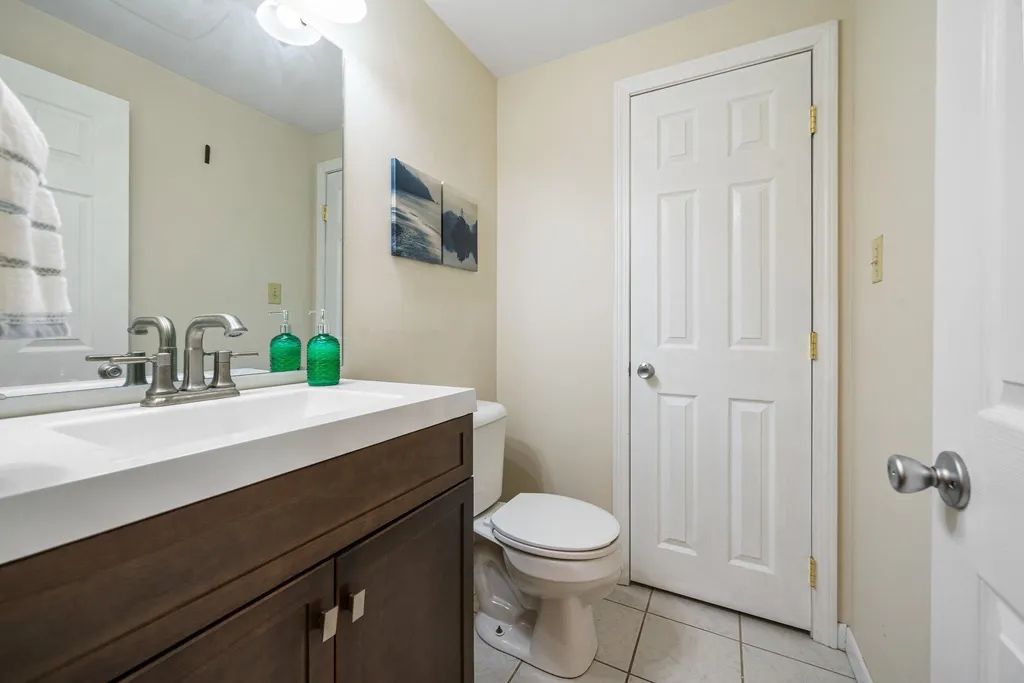 17 Pimlico Court Bedford NH 03110