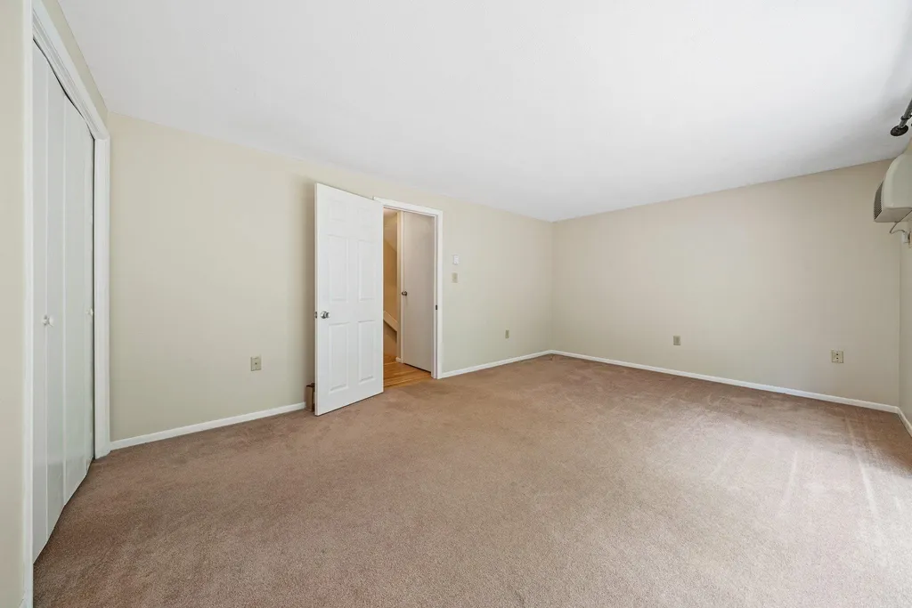 17 Pimlico Court Bedford NH 03110