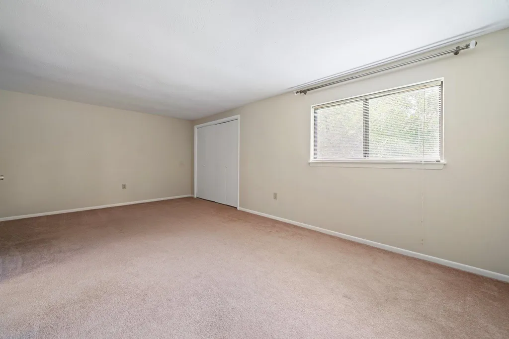17 Pimlico Court Bedford NH 03110