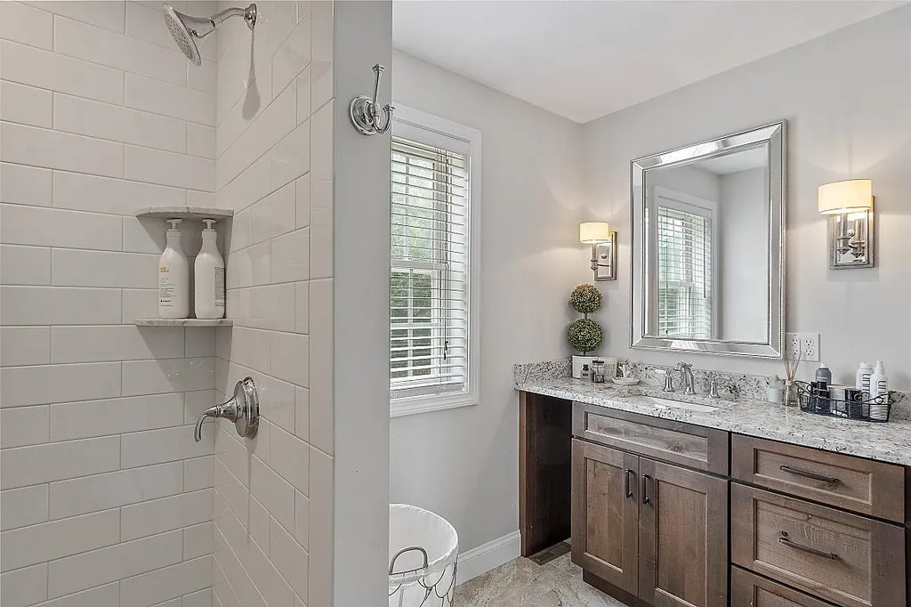 51 Glastombury Drive Sandown NH 03873