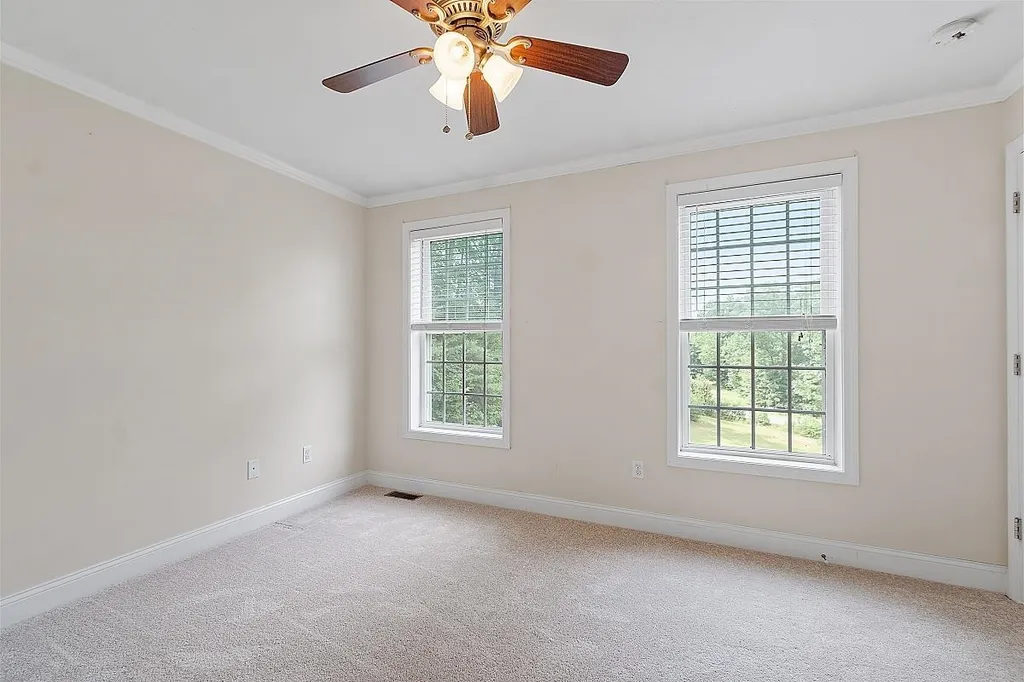 51 Glastombury Drive Sandown NH 03873