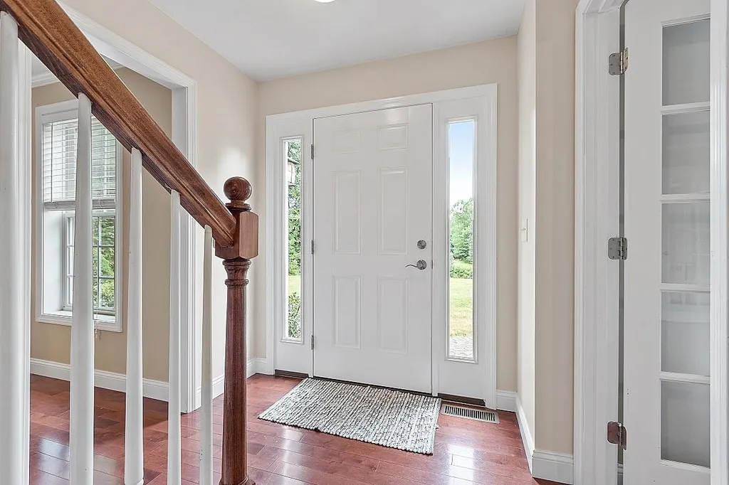 51 Glastombury Drive Sandown NH 03873