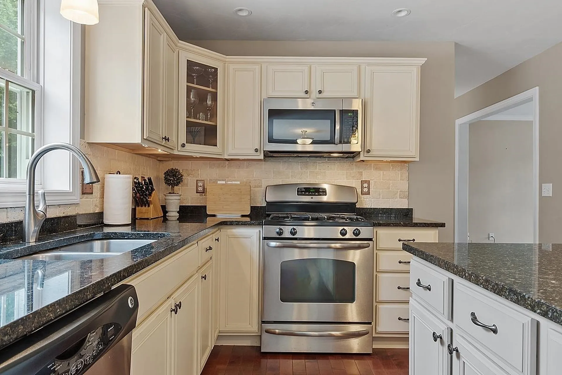 51 Glastombury Drive Sandown NH 03873