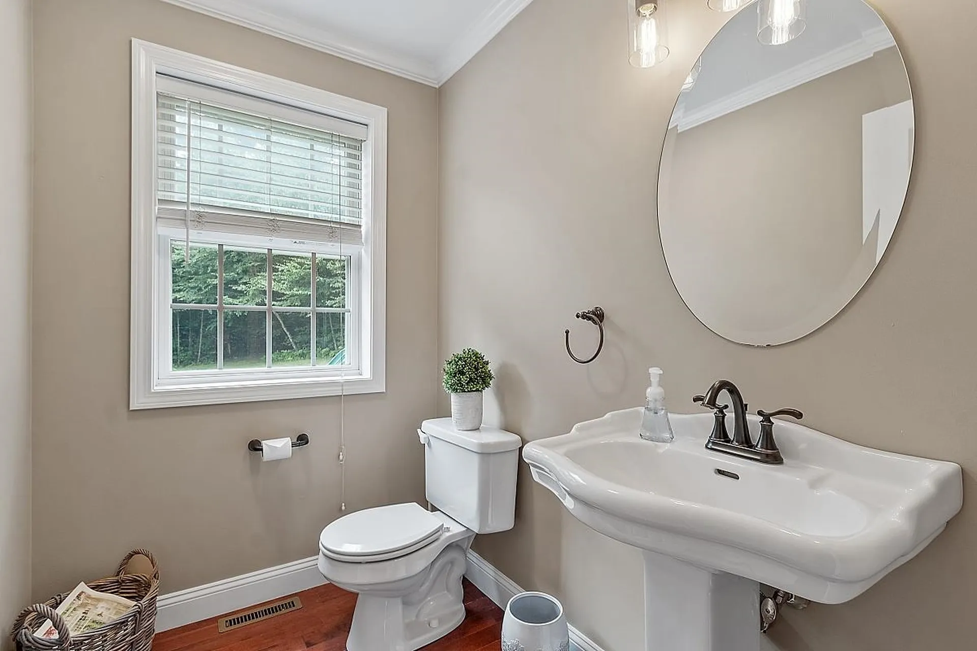 51 Glastombury Drive Sandown NH 03873