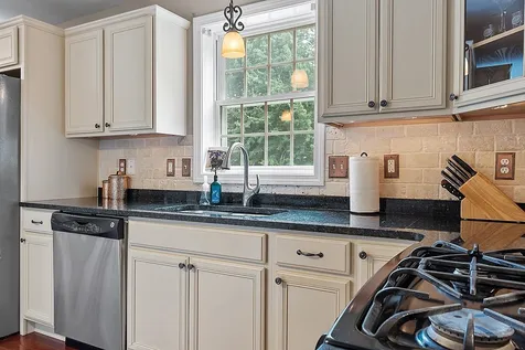 51 Glastombury Drive Sandown NH 03873