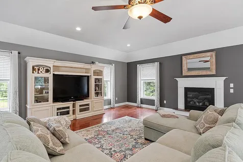 51 Glastombury Drive Sandown NH 03873