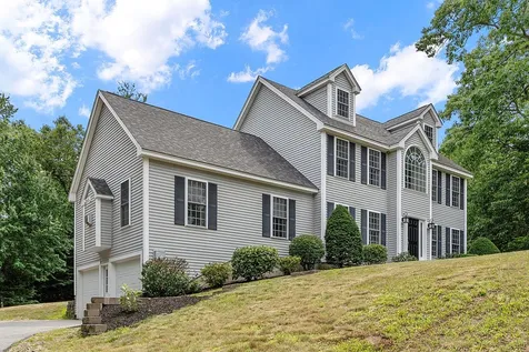 51 Glastombury Drive Sandown NH 03873