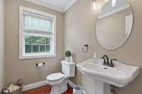 51 Glastombury Drive Sandown NH 03873