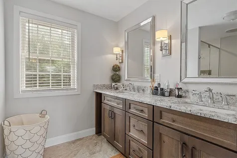 51 Glastombury Drive Sandown NH 03873
