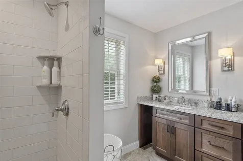 51 Glastombury Drive Sandown NH 03873