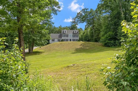 51 Glastombury Drive Sandown NH 03873