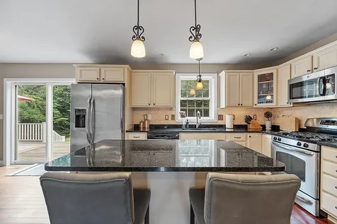 51 Glastombury Drive Sandown NH 03873