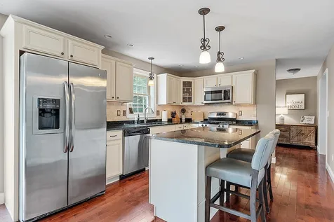 51 Glastombury Drive Sandown NH 03873