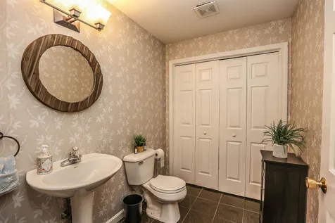 12 Thistle Lane Hooksett NH 03106