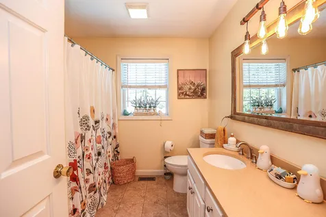 12 Thistle Lane Hooksett NH 03106