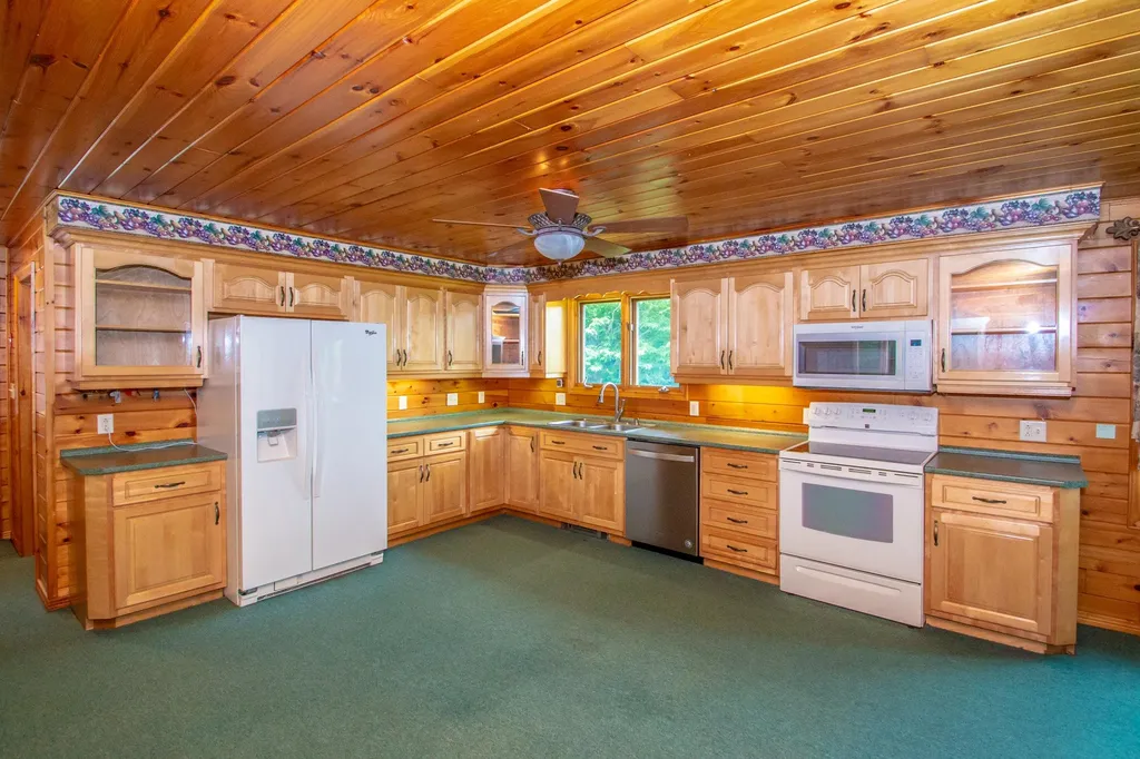 292 Cloutier Drive Stark NH 03582