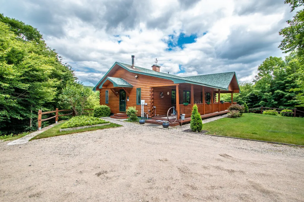 292 Cloutier Drive Stark NH 03582