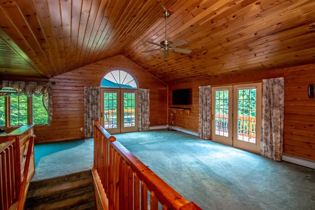 292 Cloutier Drive Stark NH 03582