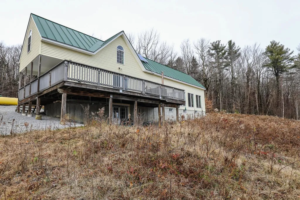1592 Kings Highway Stoddard NH 03456
