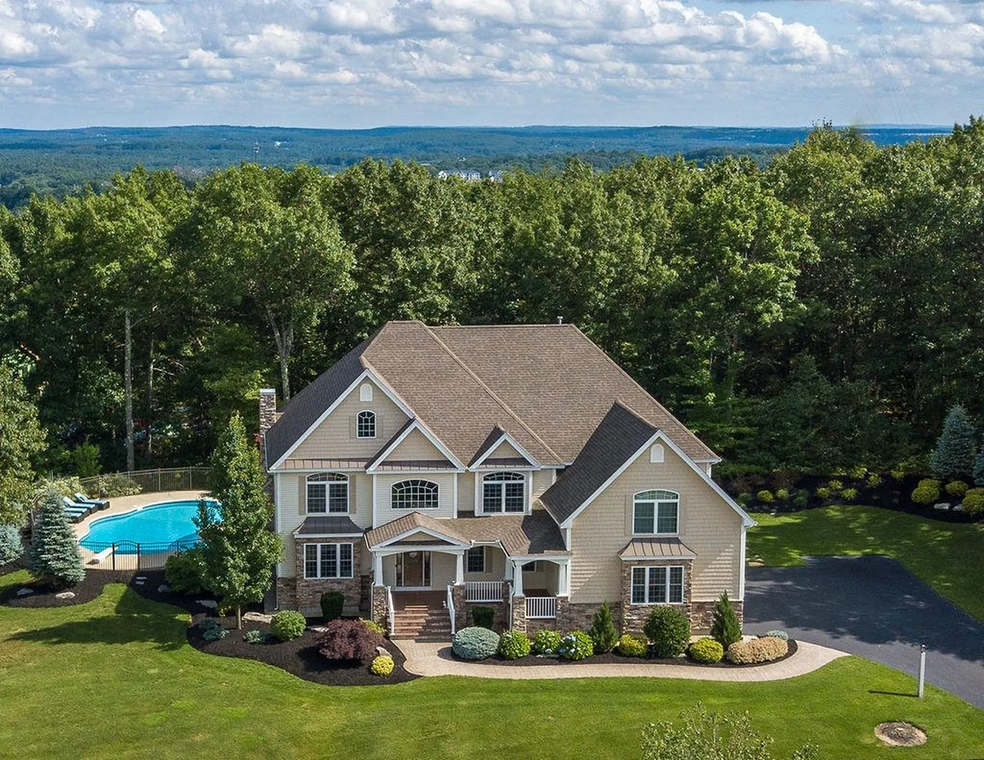 260 Lindstrom Lane Manchester NH 03104