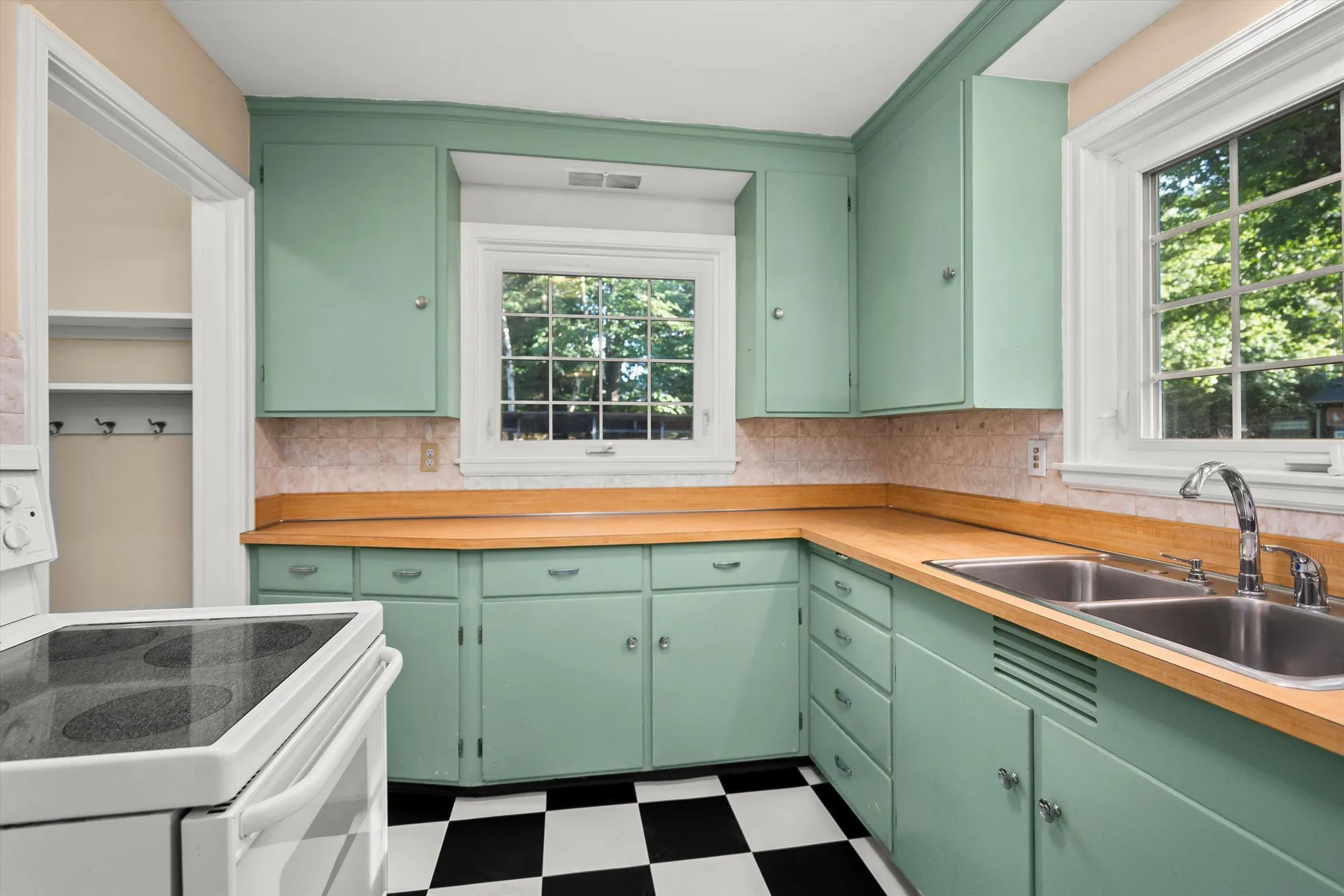 25 Portsmouth Avenue Manchester NH 03109