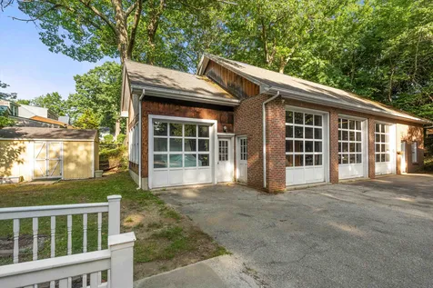 25 Portsmouth Avenue Manchester NH 03109