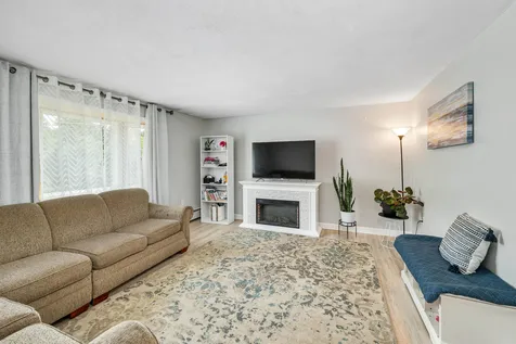 8 Curtis Drive Nashua NH 03062