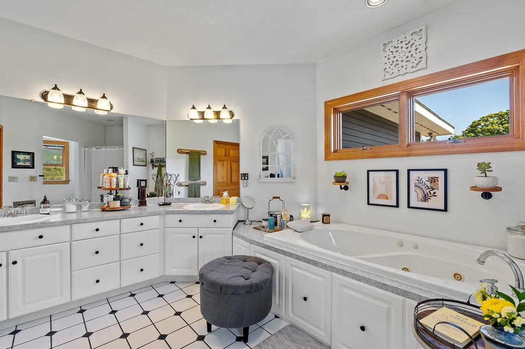 86 Goodwin Road Gilford NH 03249